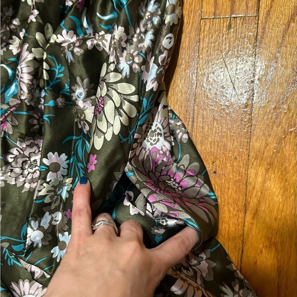 DONNA MORGAN SIZE 6 DRESS OLIVE GREEN FLORAL BOTTOM 100% SILK - Picture 8 of 10